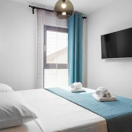 Mare's 1 Apartment Split