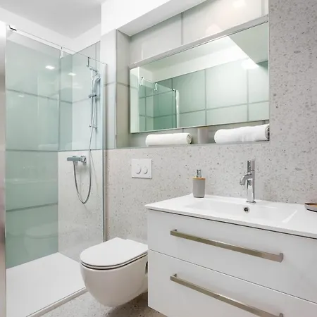 Mare's 1 Apartment *