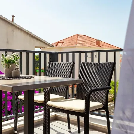 Apartment Mare's 1 *