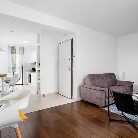 Mare's 1 Apartment *