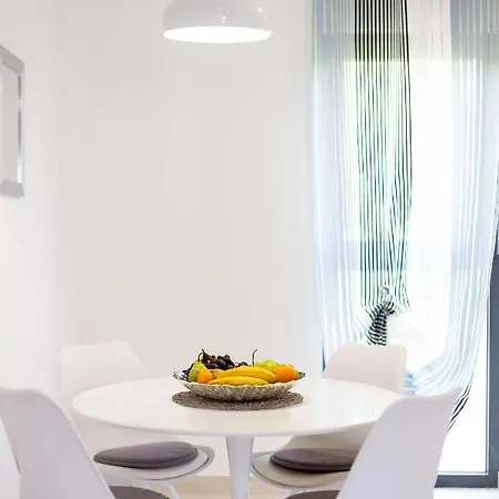 Apartment Mare's 1 *