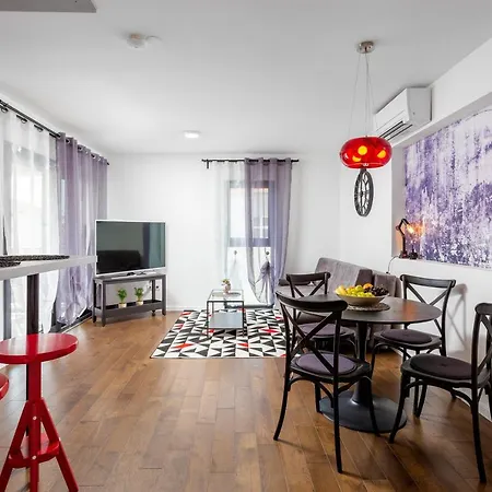 Mare's 1 Apartment Split
