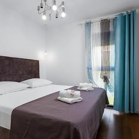 Mare's 1 Apartment *