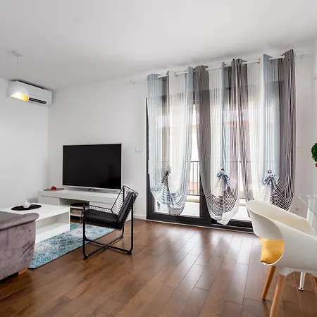 Mare's 1 Apartment