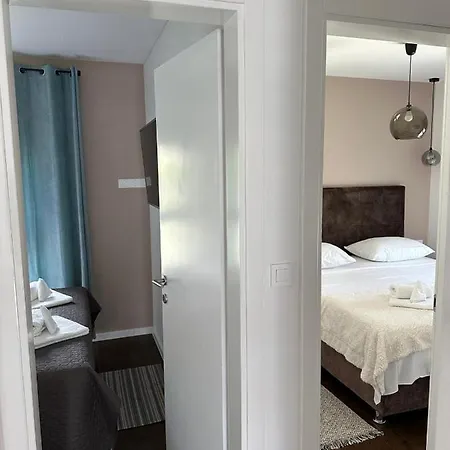 Mare's 1 Apartment *