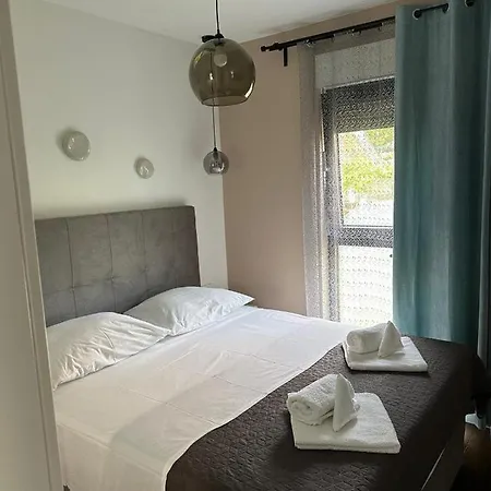 Mare's 1 Apartment *