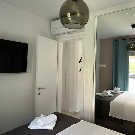 Mare's 1 Apartment Split